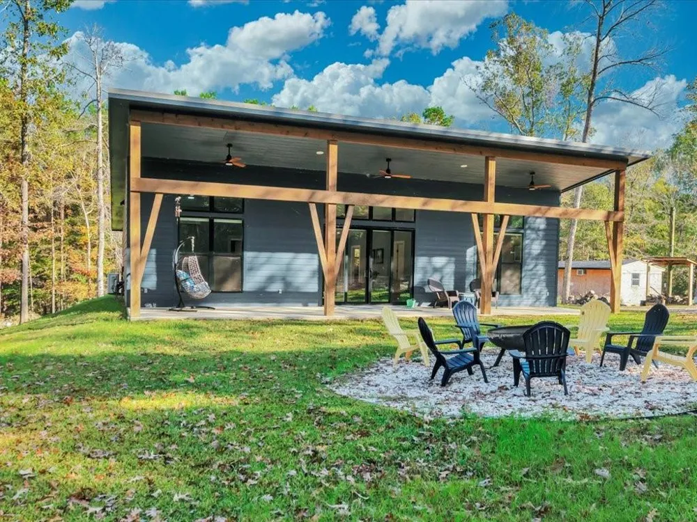 1185 County Road 4921 Etoile, TX 75944