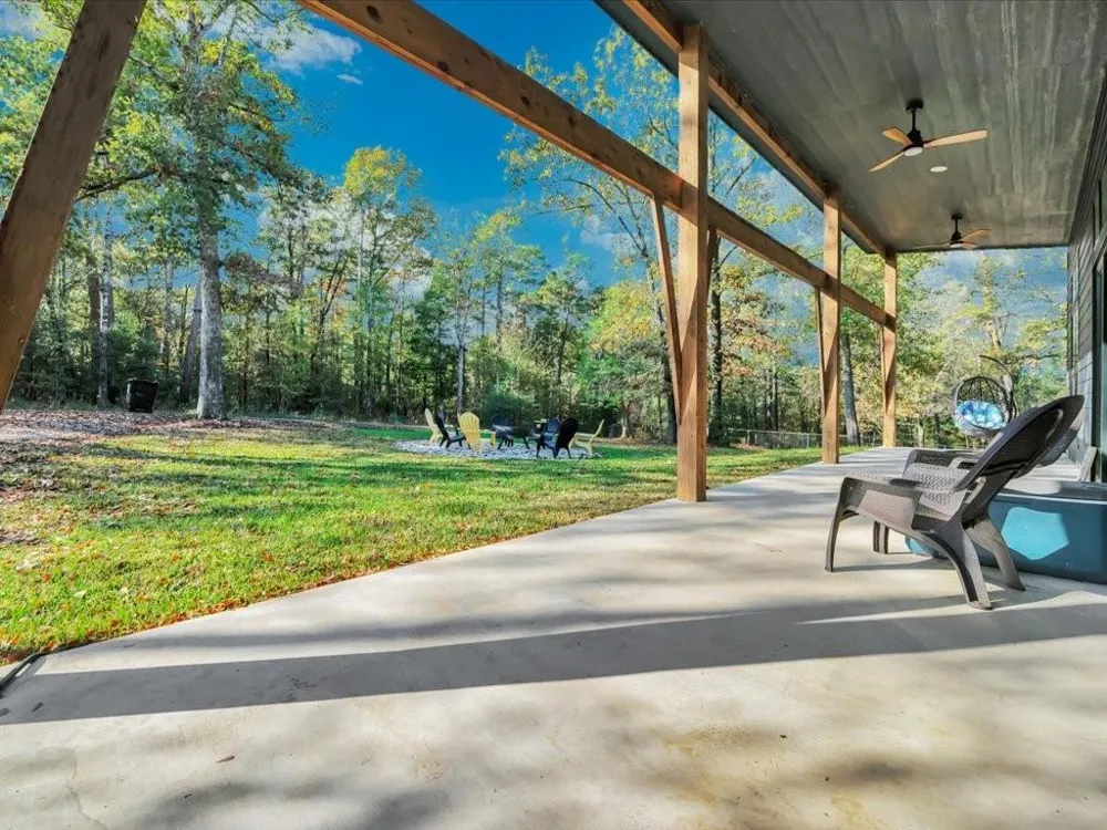 1185 County Road 4921 Etoile, TX 75944