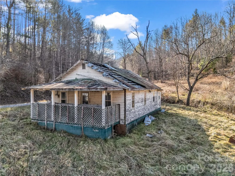 530 Mine Creek Road Bakersville, NC 28705
