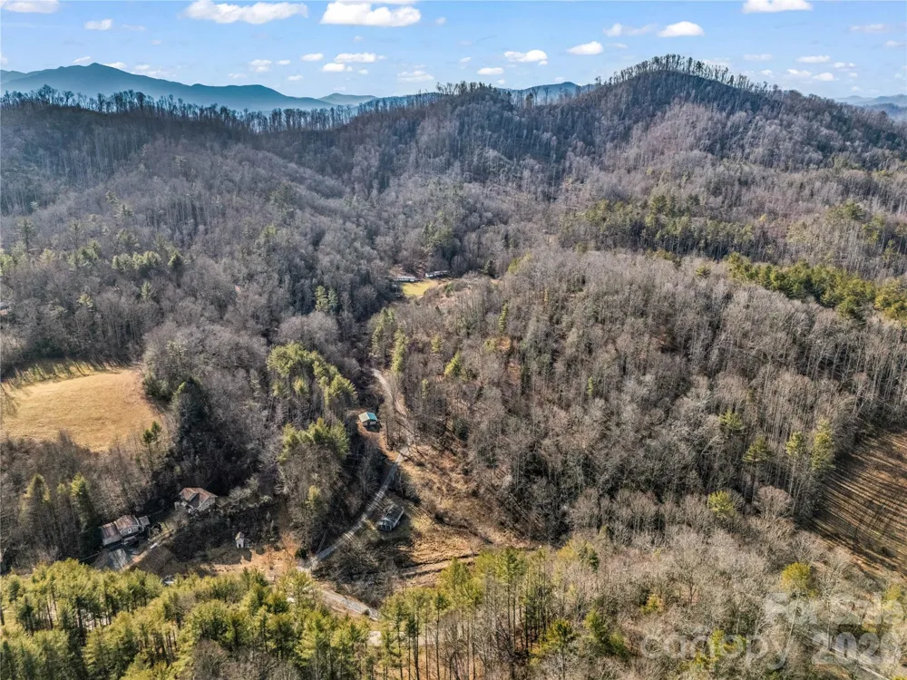 530 Mine Creek Road Bakersville, NC 28705