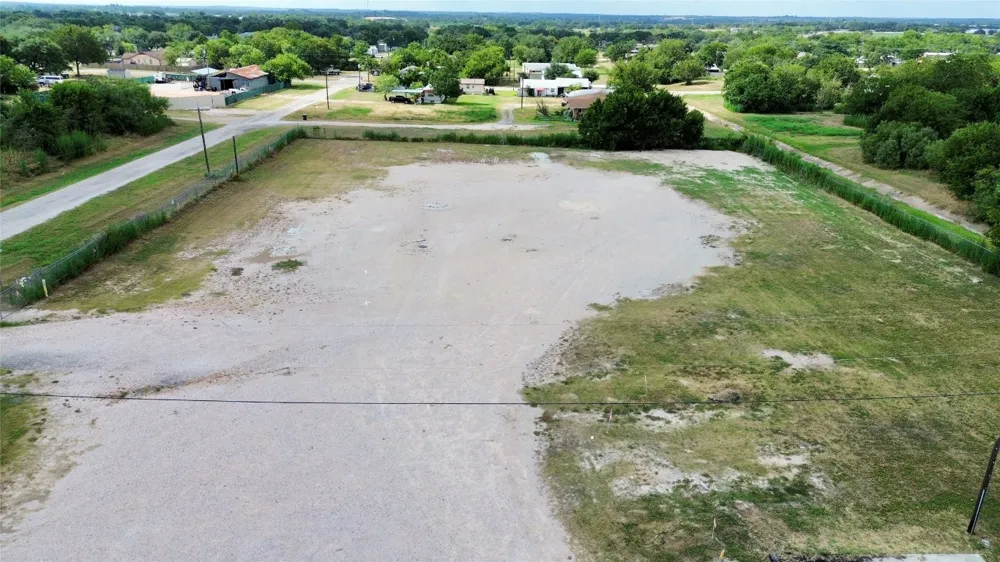 4 S Titus Street Giddings, TX 78942
