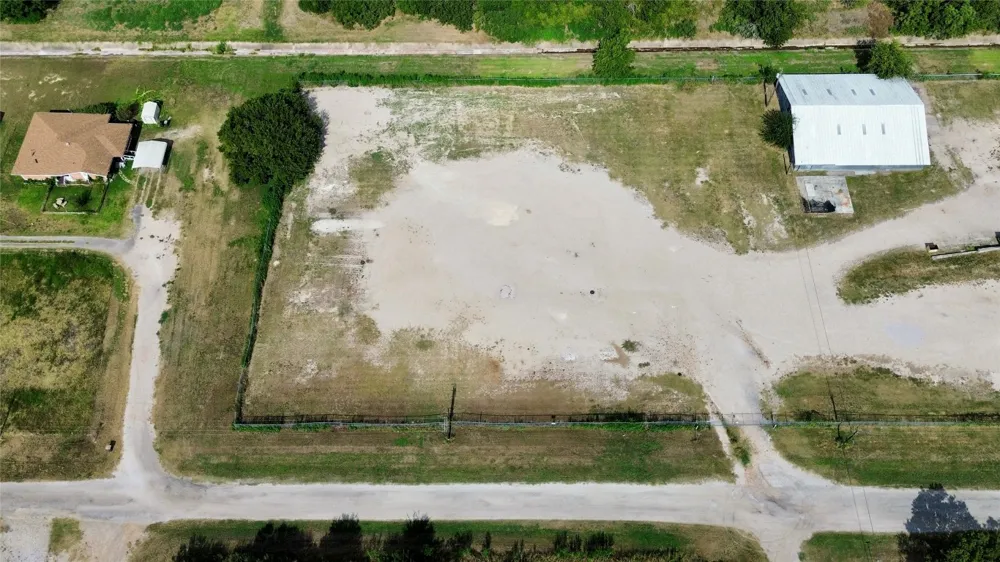 4 S Titus Street Giddings, TX 78942