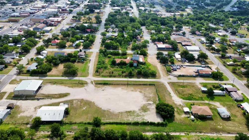 4 S Titus Street Giddings, TX 78942
