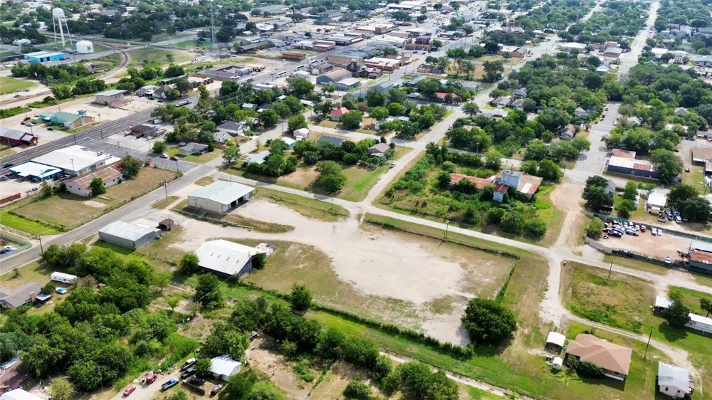 4 S Titus Street Giddings, TX 78942