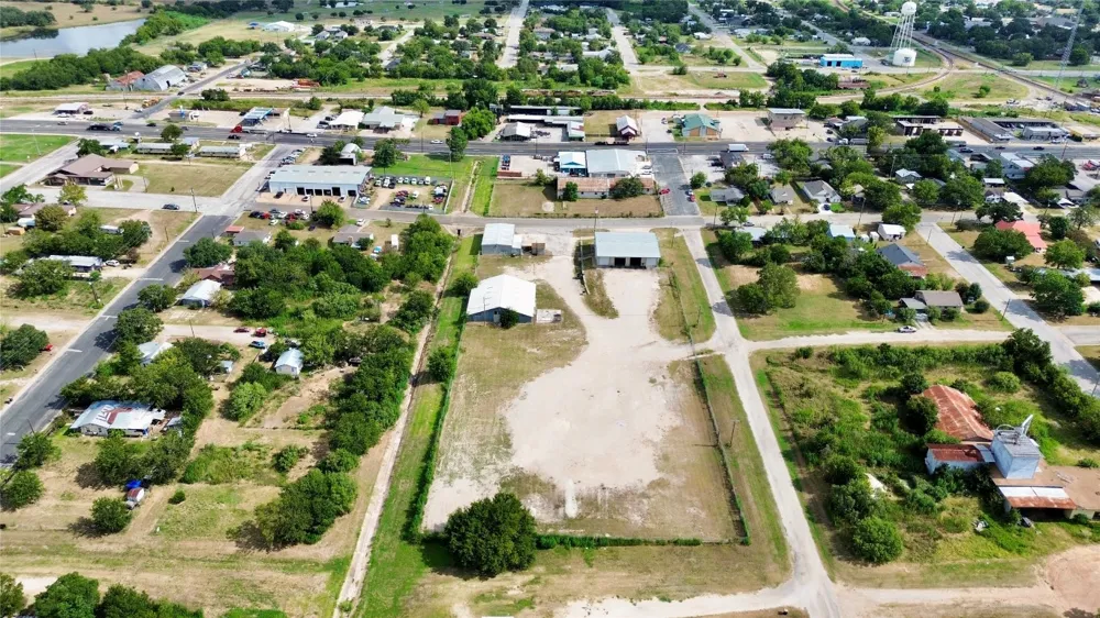 4 S Titus Street Giddings, TX 78942