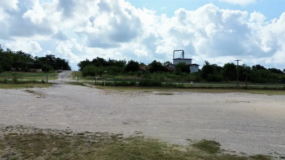 4 S Titus Street Giddings, TX 78942