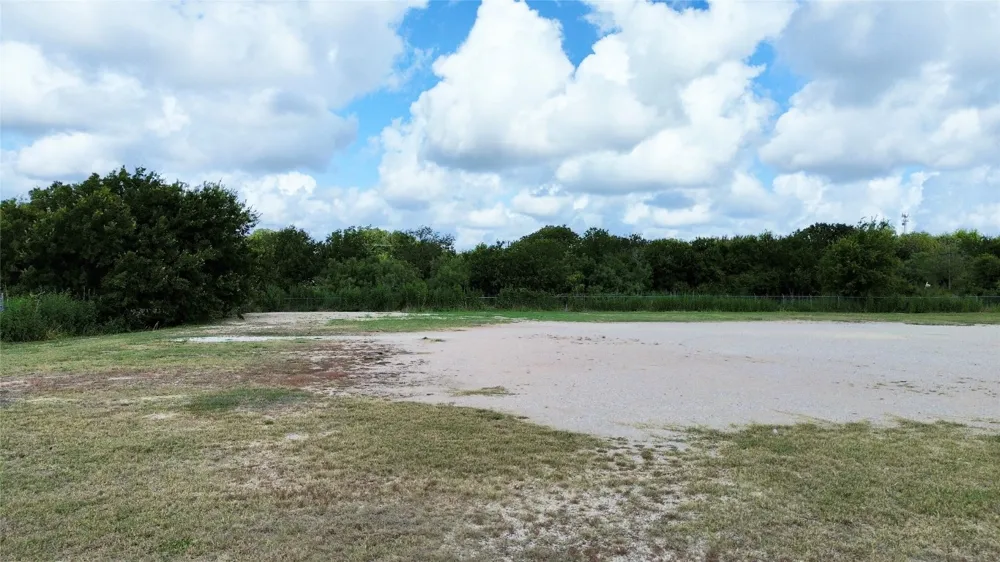 4 S Titus Street Giddings, TX 78942