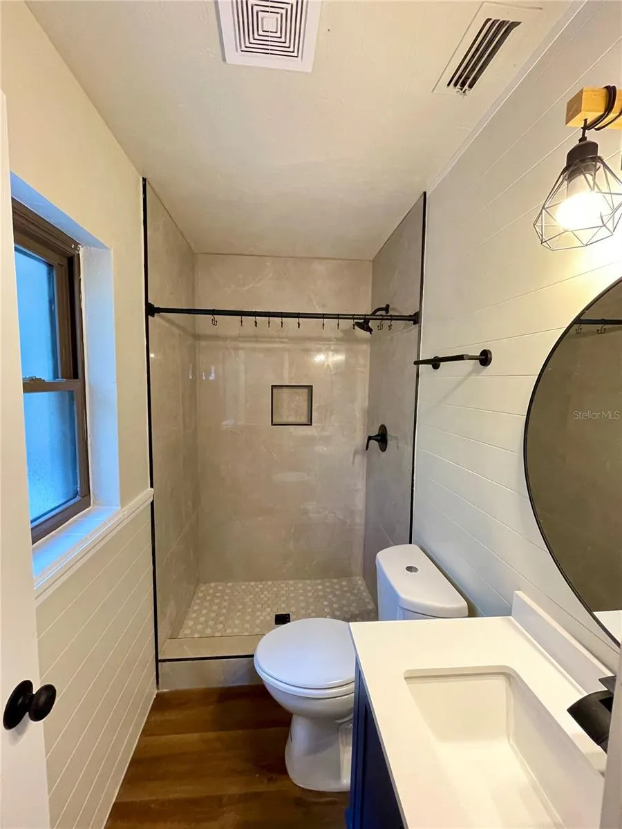 1715 NE 6TH PLACE Gainesville, FL 32641
