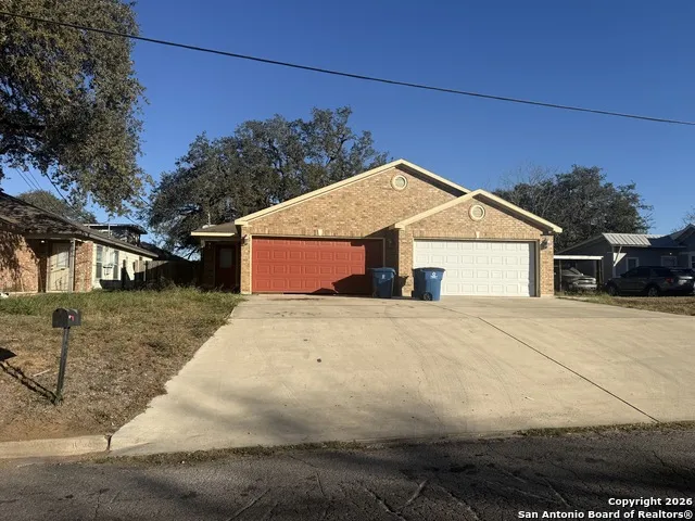 707 Dallas Pleasanton, TX 78064