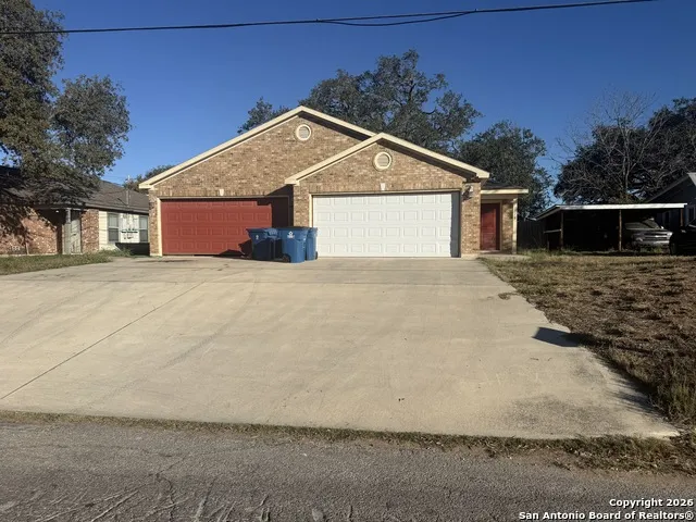 707 Dallas Pleasanton, TX 78064