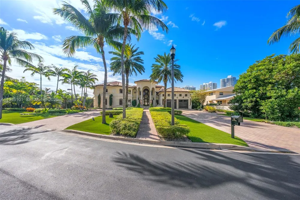 680 Golden Beach Dr Golden Beach, FL 33160
