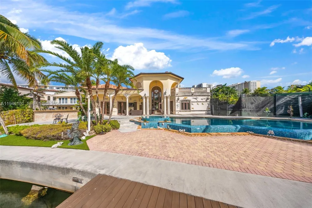 680 Golden Beach Dr Golden Beach, FL 33160