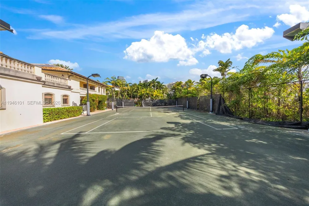 680 Golden Beach Dr Golden Beach, FL 33160