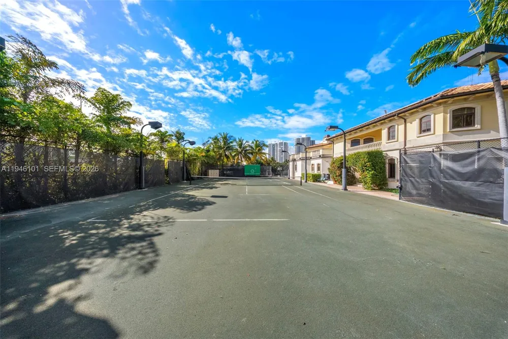 680 Golden Beach Dr Golden Beach, FL 33160