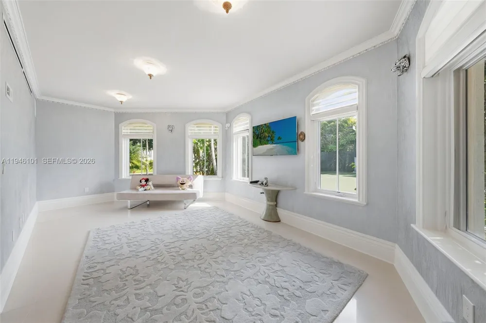 680 Golden Beach Dr Golden Beach, FL 33160