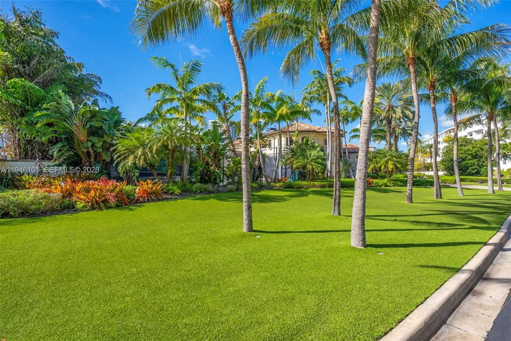 680 Golden Beach Dr Golden Beach, FL 33160