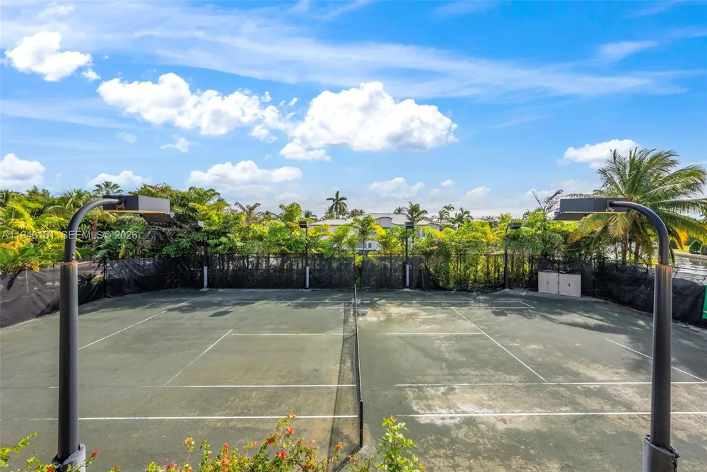 680 Golden Beach Dr Golden Beach, FL 33160