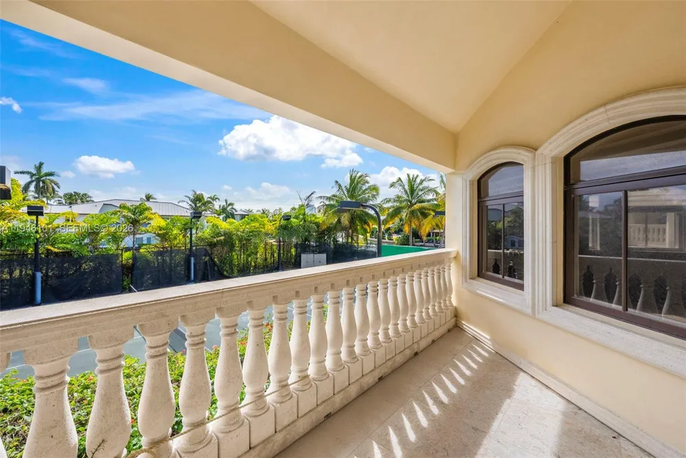 680 Golden Beach Dr Golden Beach, FL 33160