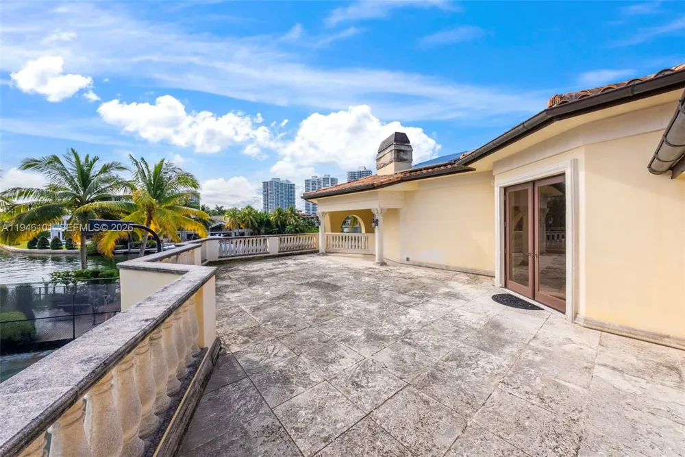 680 Golden Beach Dr Golden Beach, FL 33160