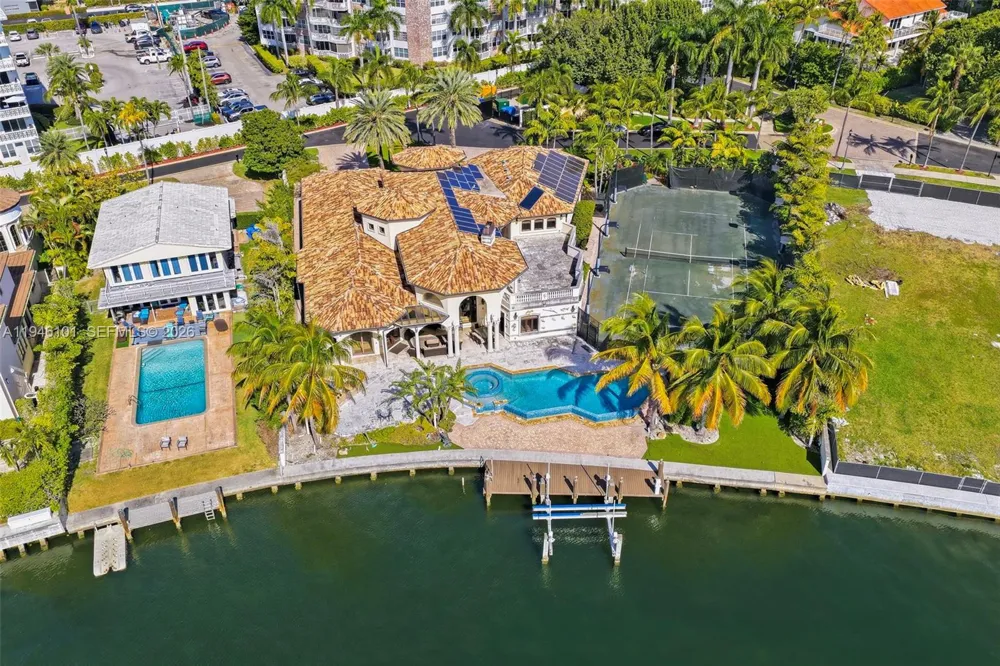 680 Golden Beach Dr Golden Beach, FL 33160