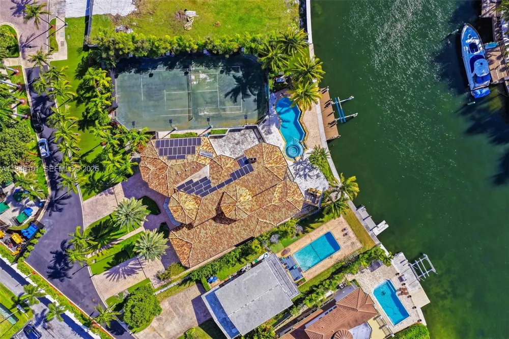 680 Golden Beach Dr Golden Beach, FL 33160
