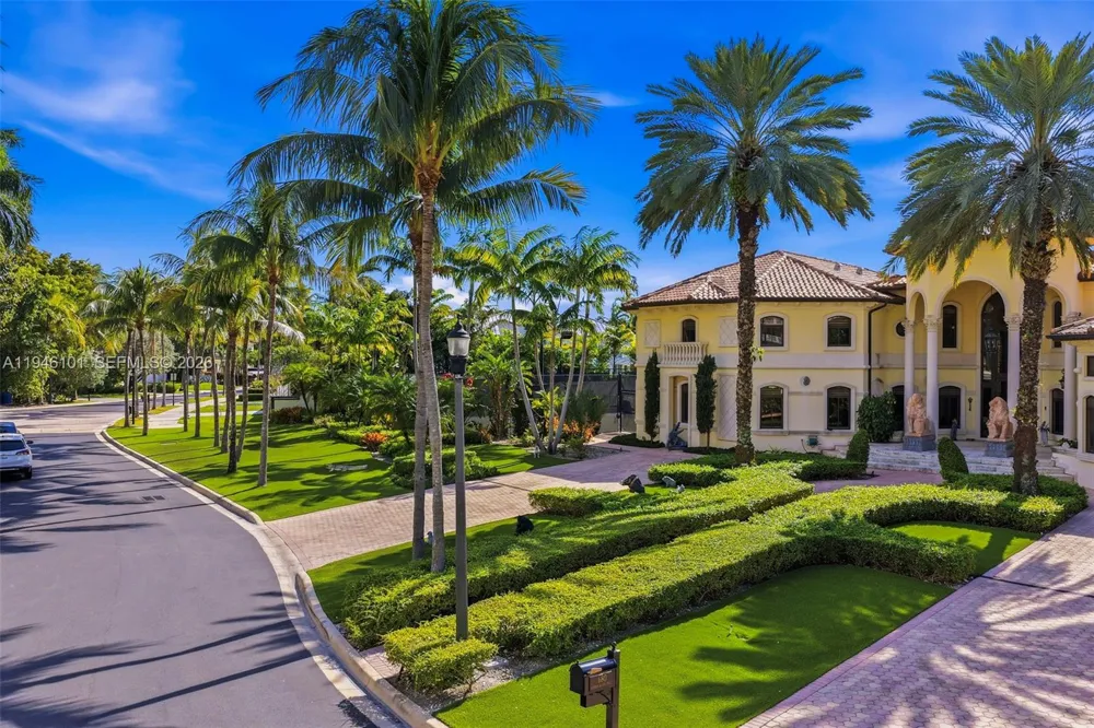 680 Golden Beach Dr Golden Beach, FL 33160
