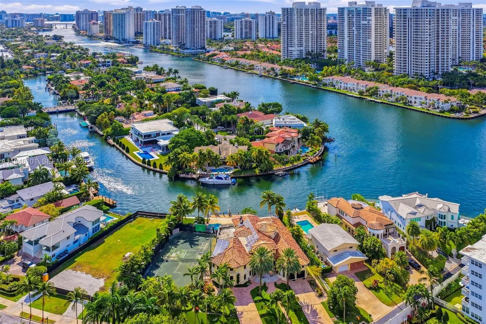 680 Golden Beach Dr Golden Beach, FL 33160