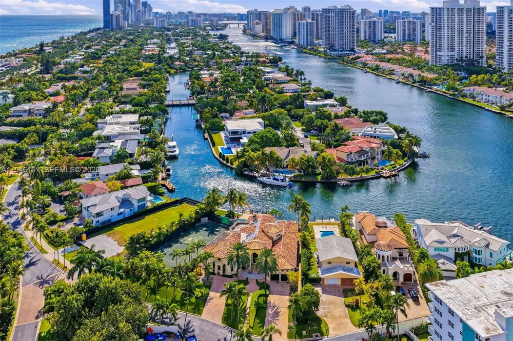 680 Golden Beach Dr Golden Beach, FL 33160