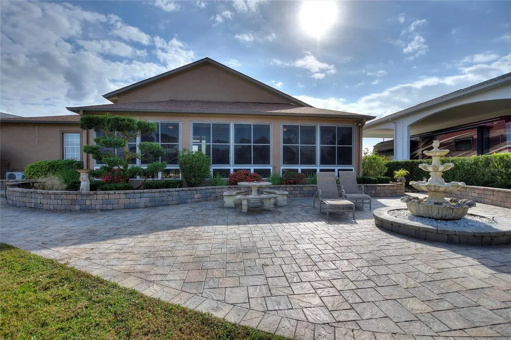 370 MEANDERING WAY Polk City, FL 33868