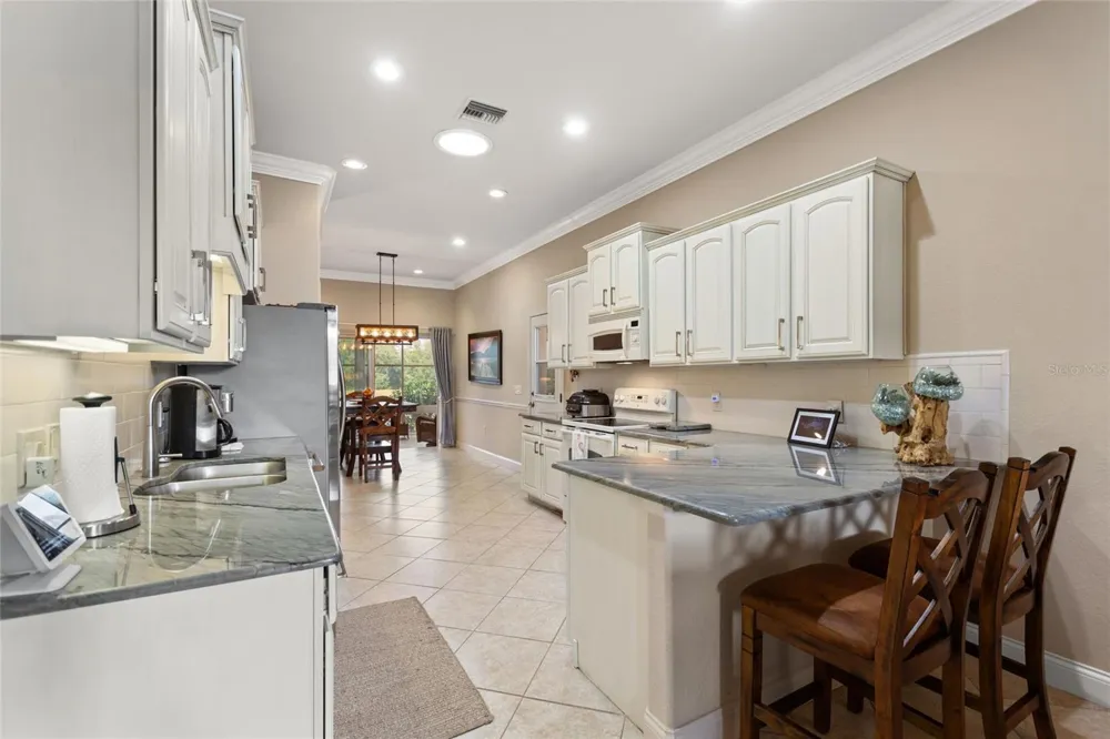370 MEANDERING WAY Polk City, FL 33868