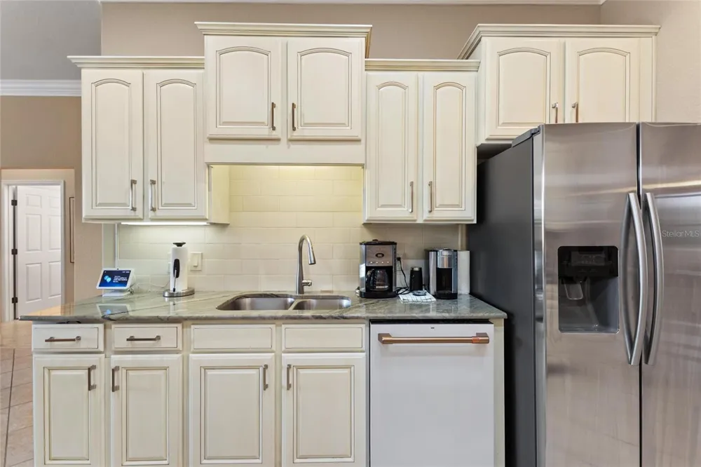 370 MEANDERING WAY Polk City, FL 33868