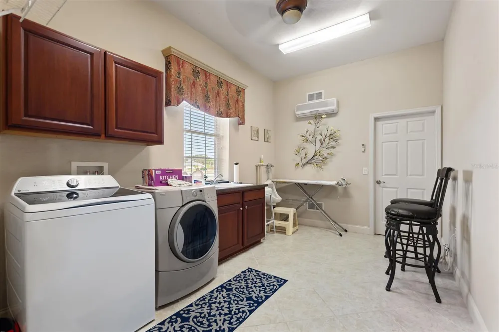 370 MEANDERING WAY Polk City, FL 33868