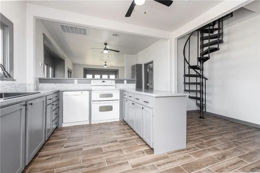 606 6th Street Moody, TX 76557