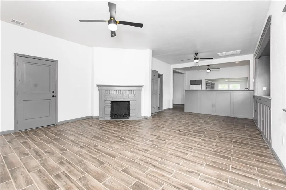 606 6th Street Moody, TX 76557