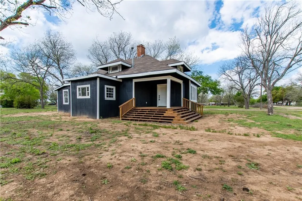 606 6th Street Moody, TX 76557