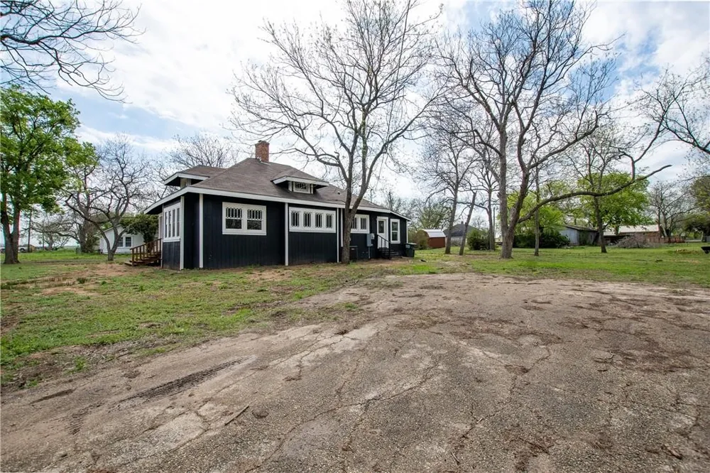 606 6th Street Moody, TX 76557