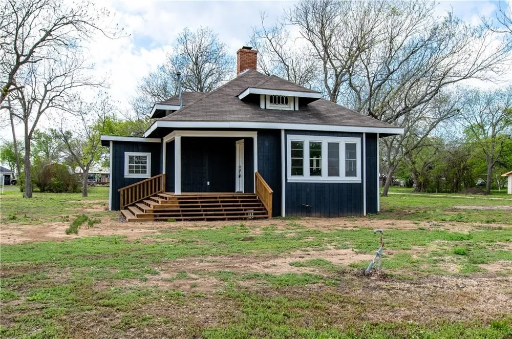 606 6th Street Moody, TX 76557