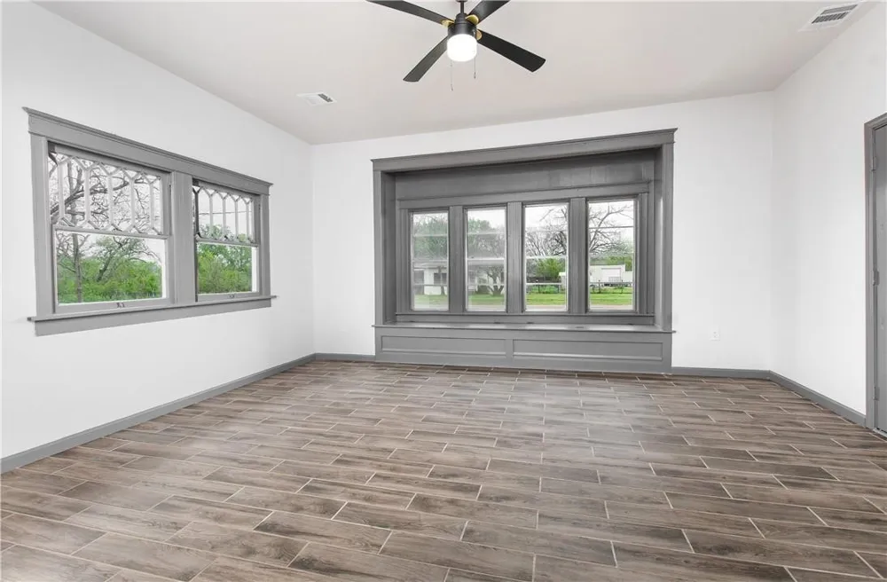 606 6th Street Moody, TX 76557