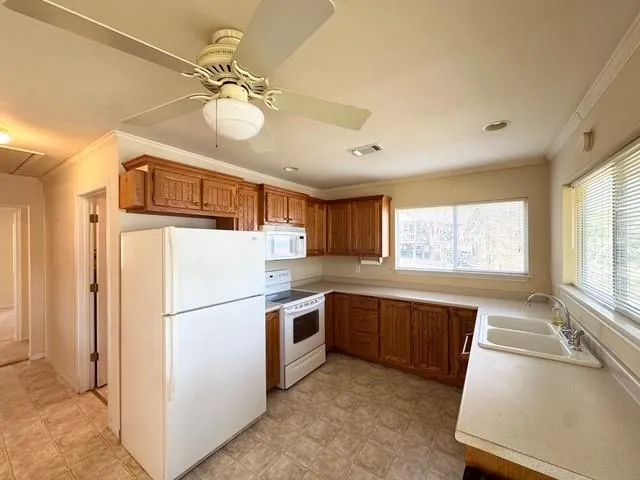 616 Marina Road A E Crockett, TX 75835
