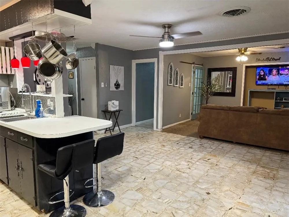 327 Taylor Falfurrias, TX 78355