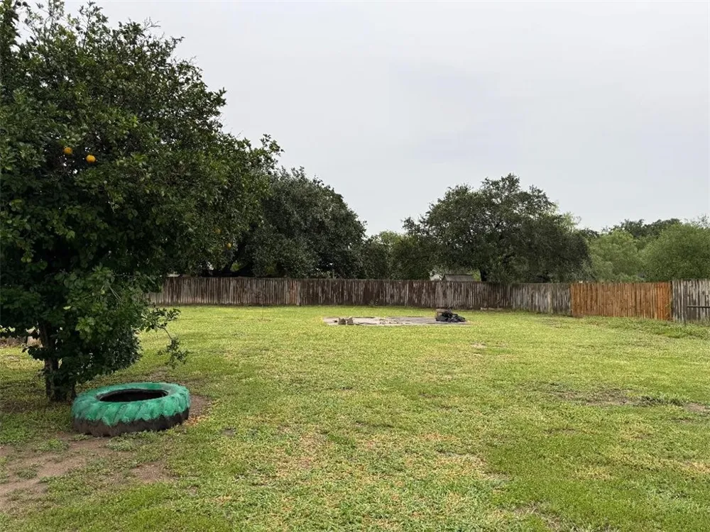 327 Taylor Falfurrias, TX 78355