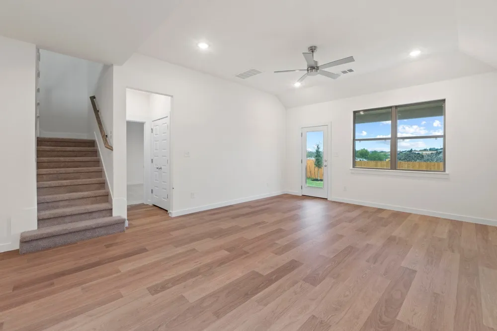 1012 Universal Drive Hutto, TX 78634