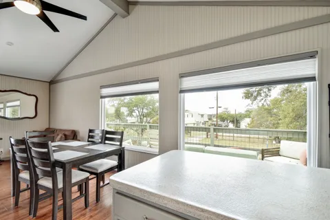 2591 Lakeshore Drive