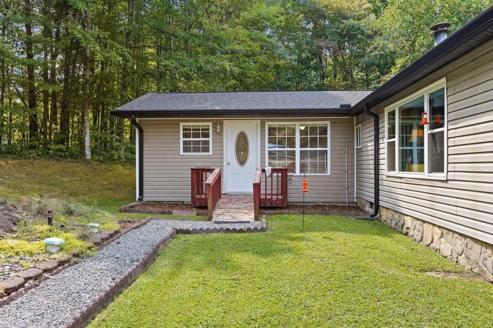 434 D Harvey Road Graysville, TN 37338