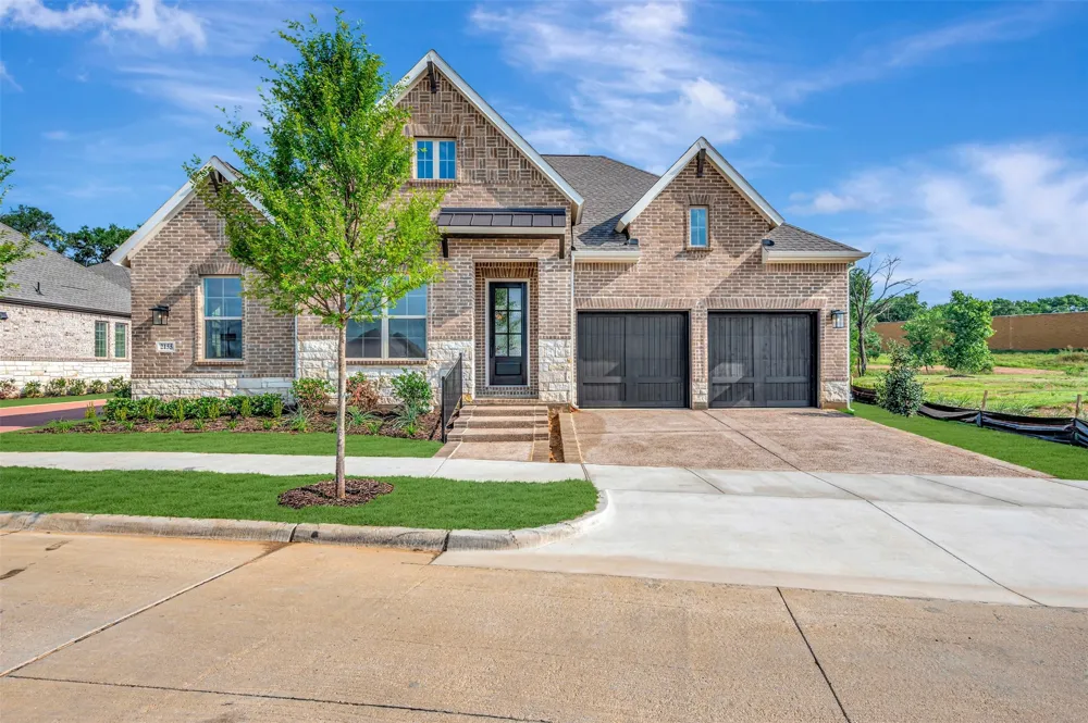 2155 Spotted Fawn Drive Arlington, TX 76005