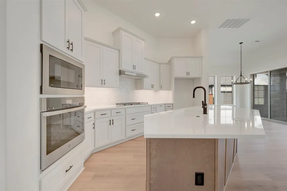 2155 Spotted Fawn Drive Arlington, TX 76005