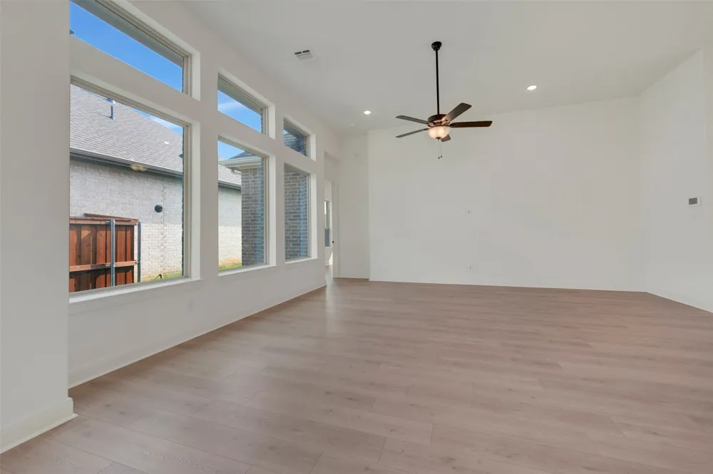 2155 Spotted Fawn Drive Arlington, TX 76005