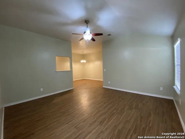 1103 Maple Jourdanton, TX 78026