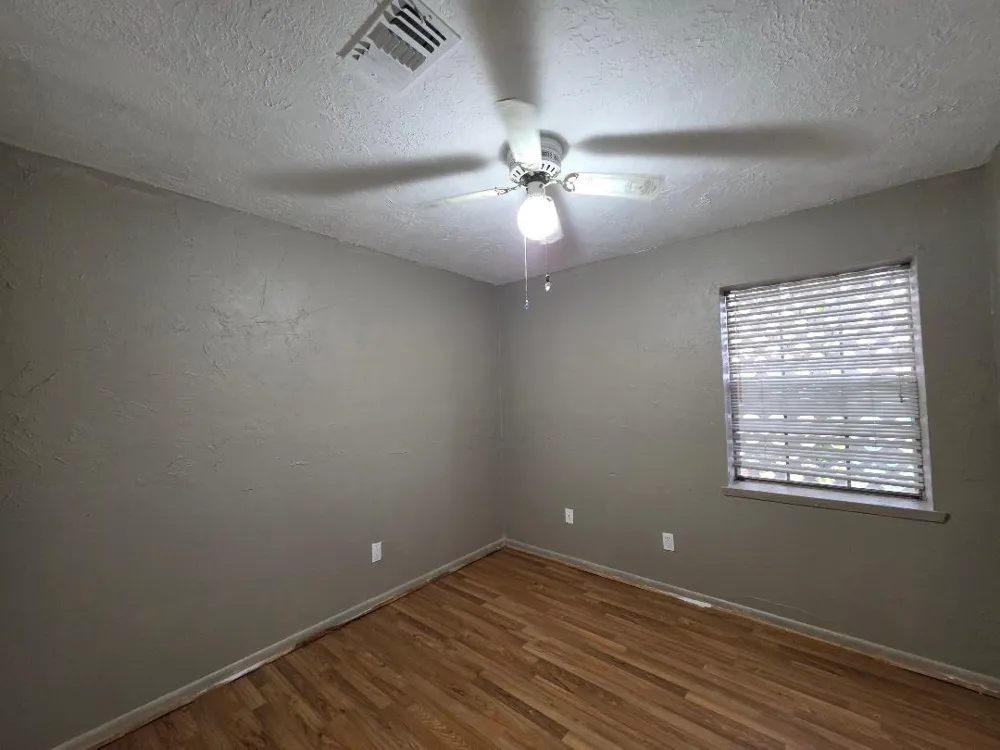 2414 Goldenrod Street Highlands, TX 77562