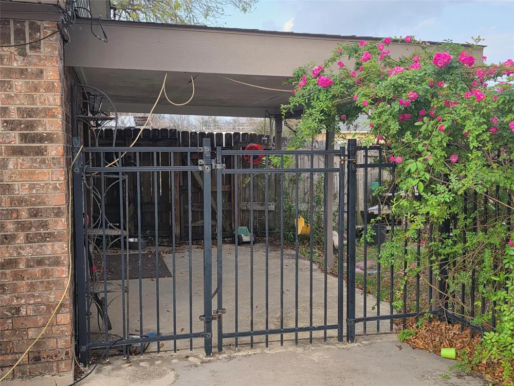 2414 Goldenrod Street Highlands, TX 77562